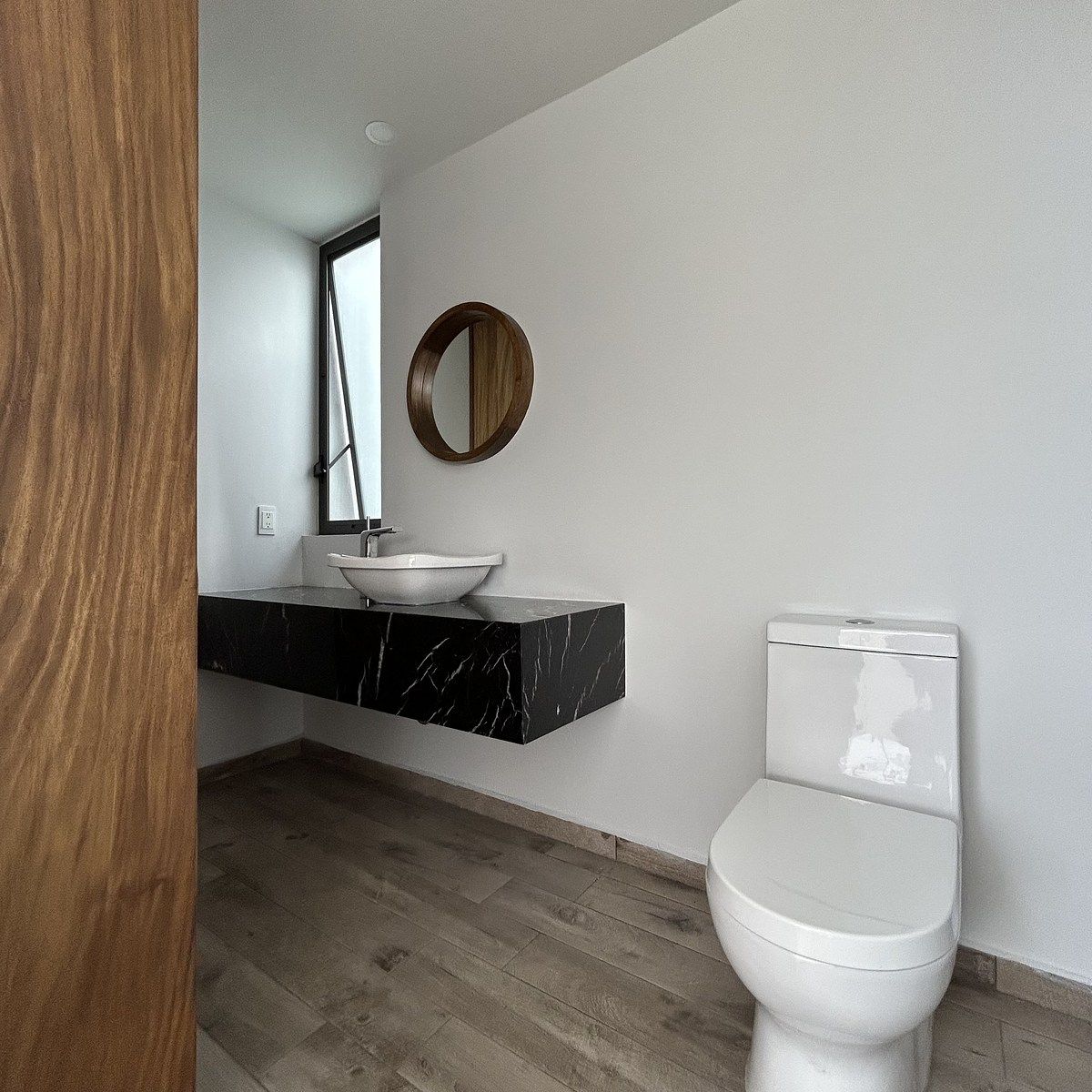 40 of 40: Medio baño Roof Topo