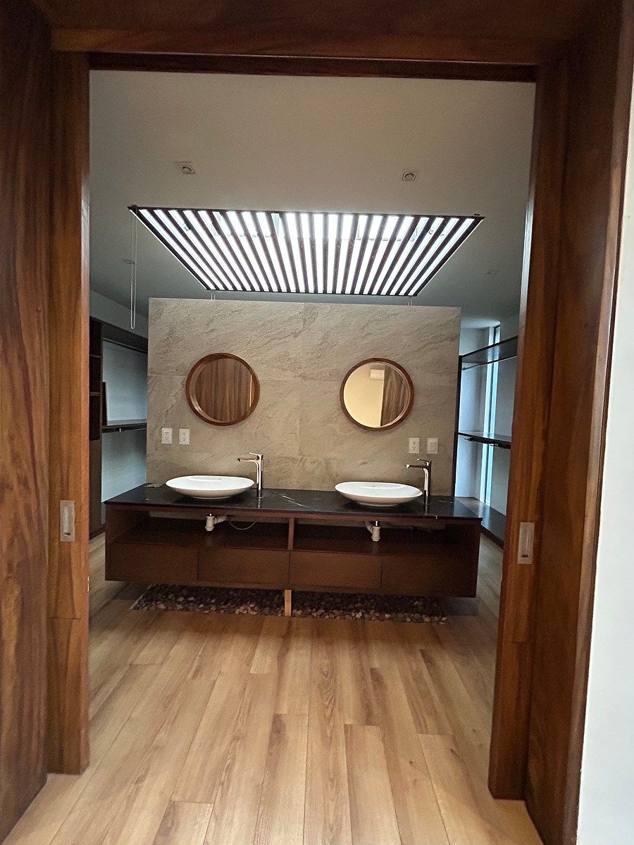 10 de 17: Entrada Vestidor princilpal