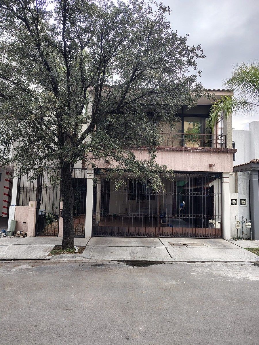 2 de 28: Fachada de la casa