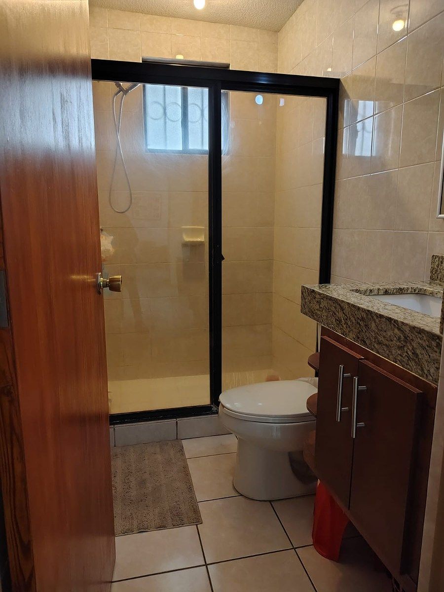 14 de 28: baño completo para recamas secundarias