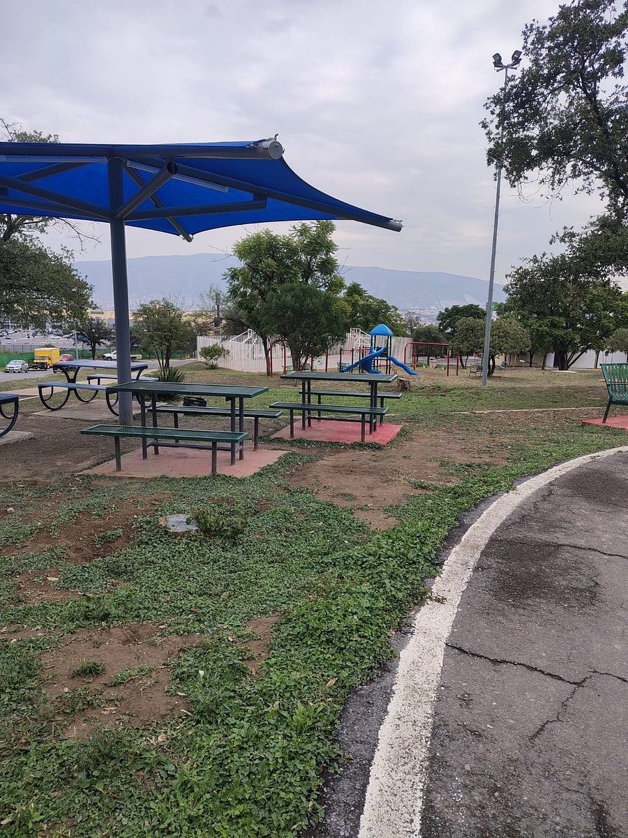 25 de 28: parque dentro de la privada.