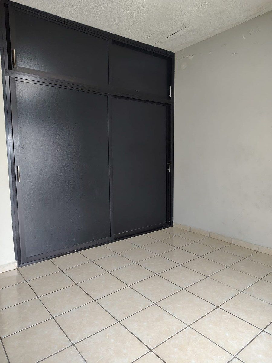 22 de 31: Closet de recamara secundaria.