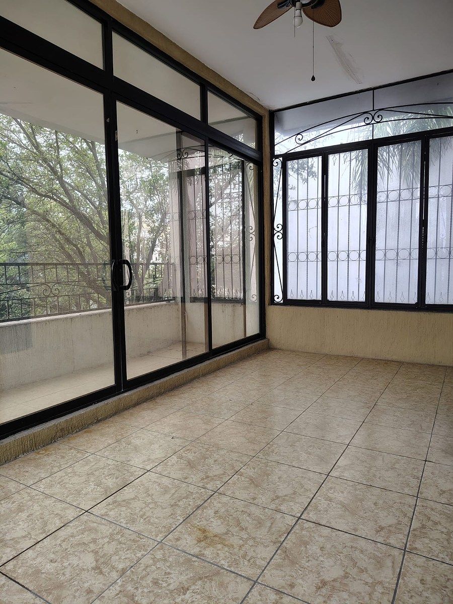 16 de 31: Sala privada en recamara principal con salida a la terraza.