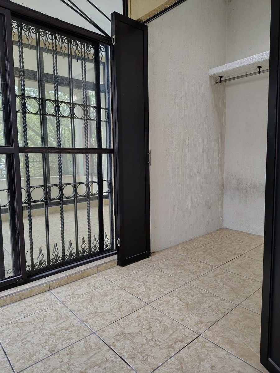 15 de 31: Doble closet en recamara principal.