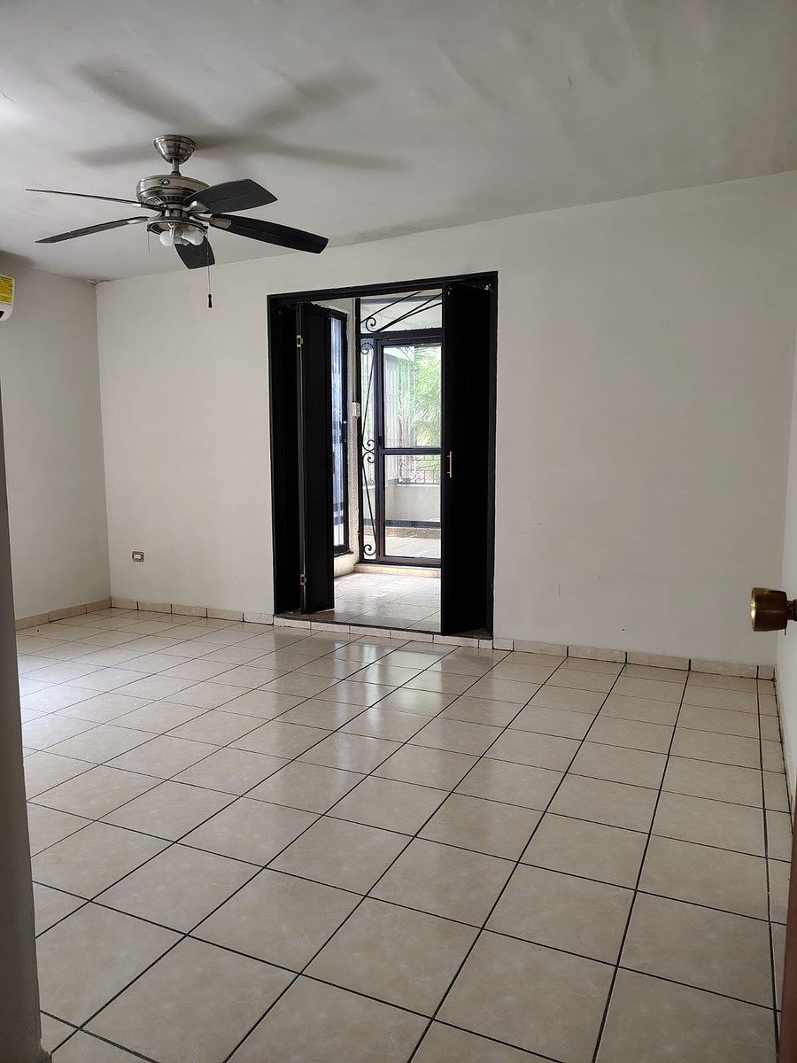 14 de 31: Habirtacion principal con sala privada  y doble closet.