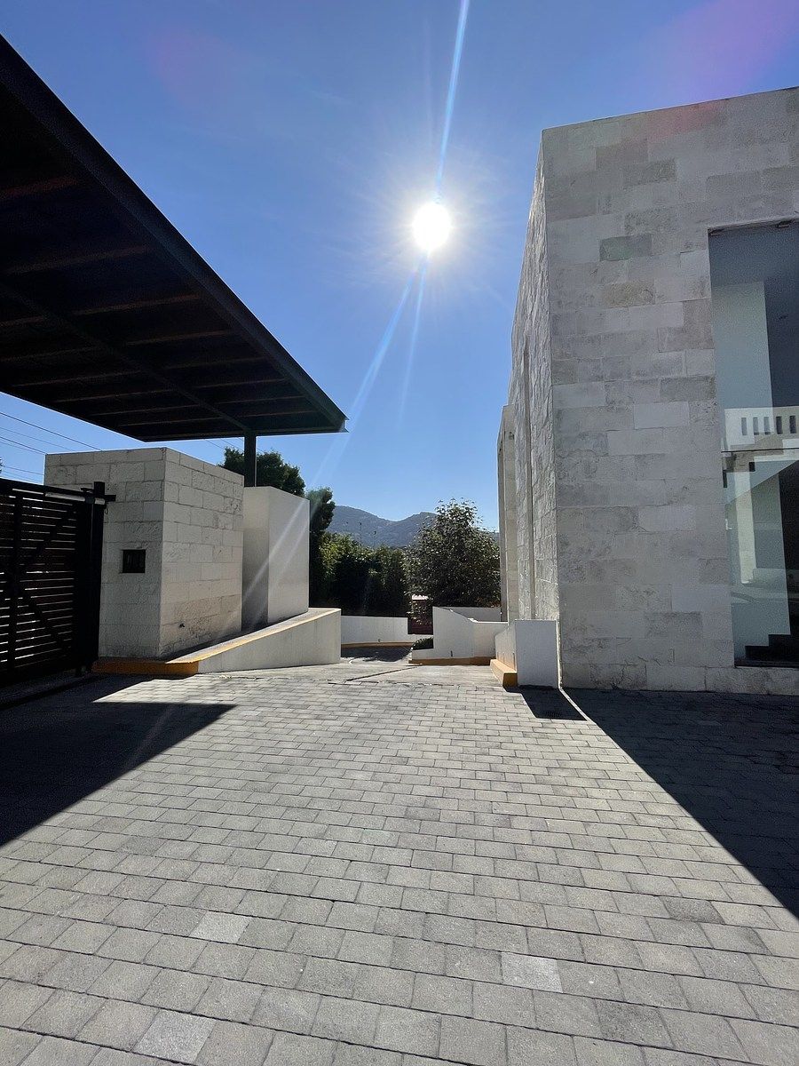 3 de 49: Acceso al estacionamiento