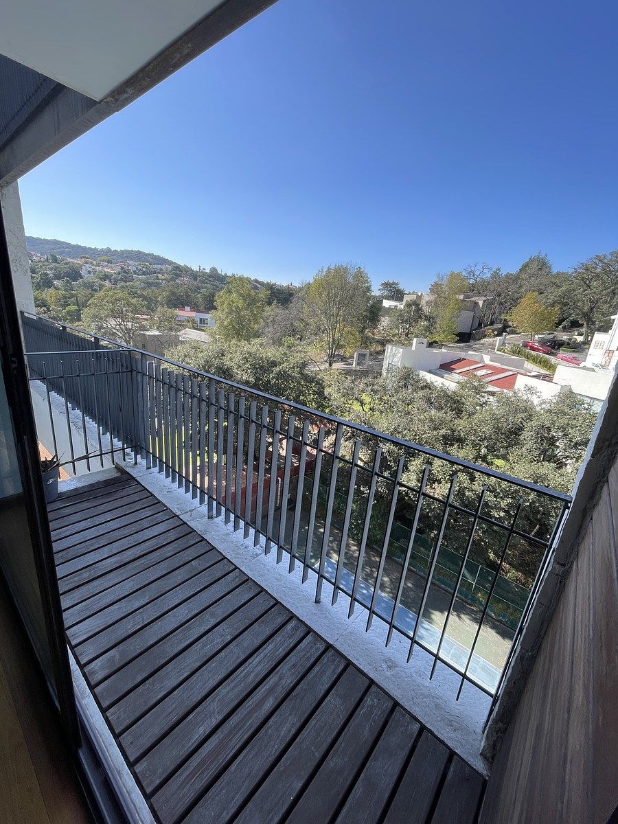 32 de 49: Vista balcón