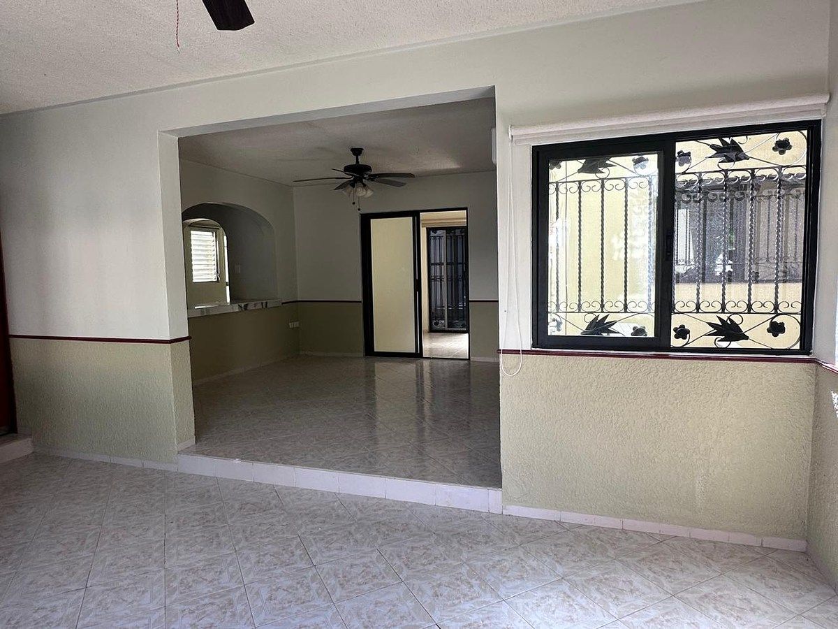 10 de 20: Conexión entre pasillo principal y recibidor