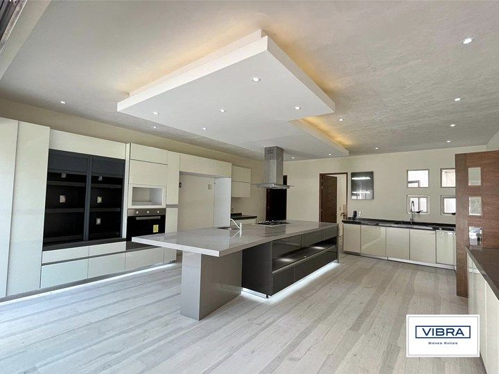 8 of 47: Cocina totalmente equipada