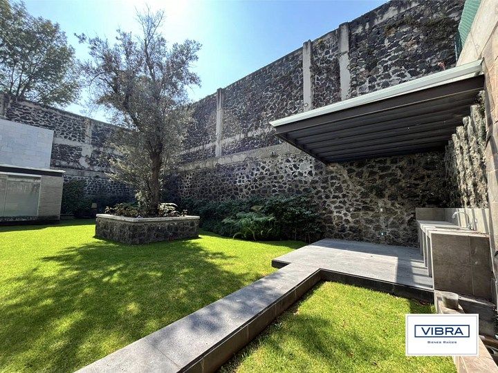 10 of 47: Jardín de 230 m2