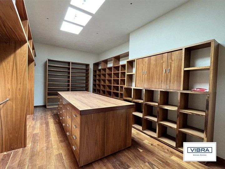 25 of 47: Vestidor principal