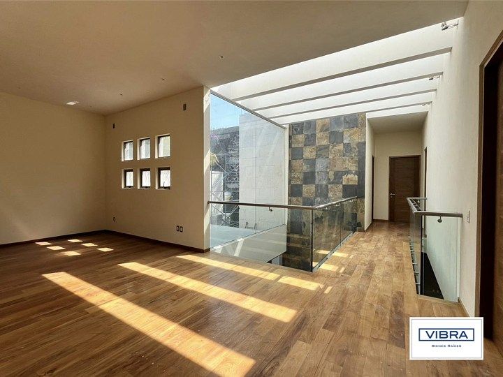 29 of 47: Sala de Tv