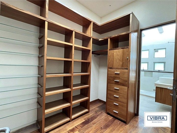 36 of 47: Vestidor de rec. secundaria