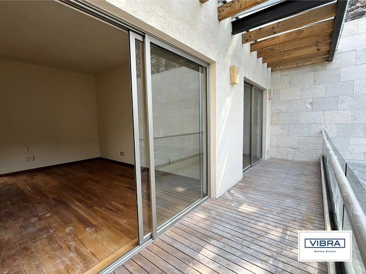 40 of 47: Balcón desde recámaras secundarias