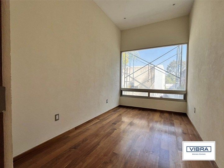 47 of 47: Estudio o pequeño gimnasio