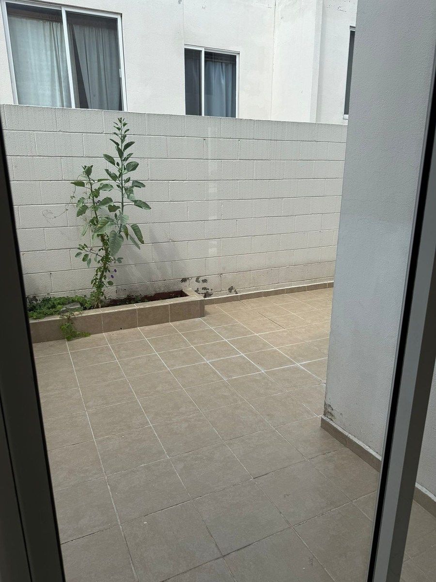 13 of 19: Patio trasero