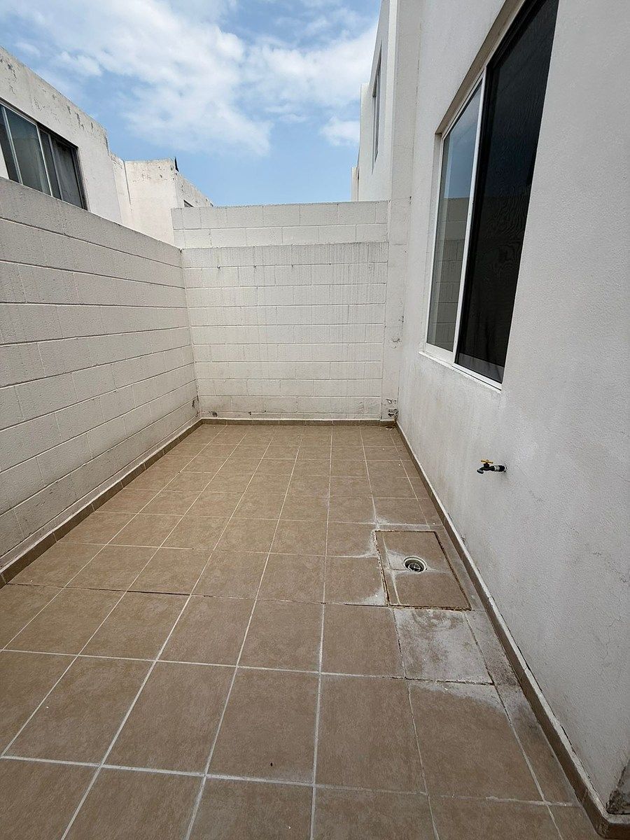 16 of 19: Patio trasero