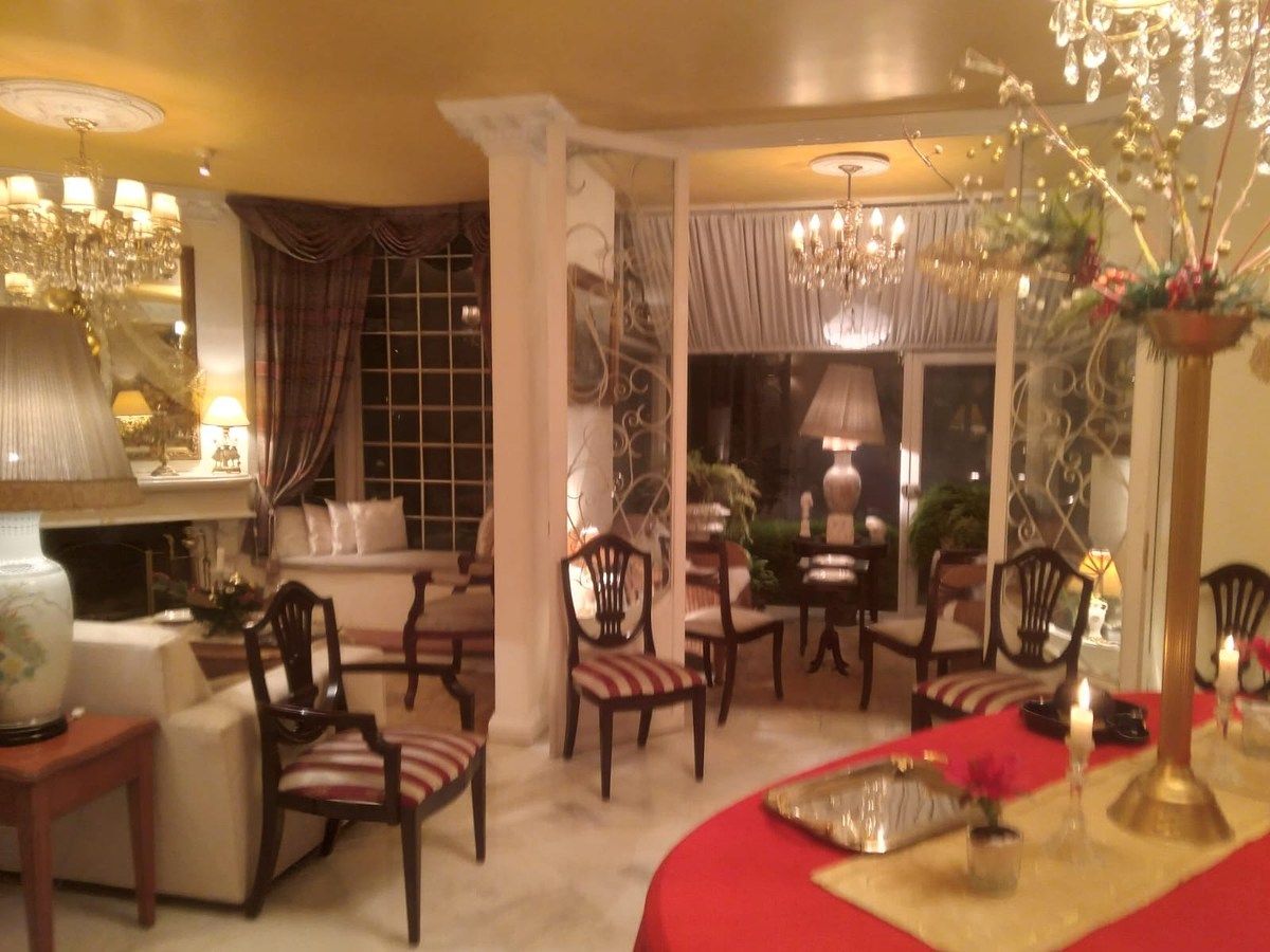 4 de 15: Sala conectada con el comedor principal