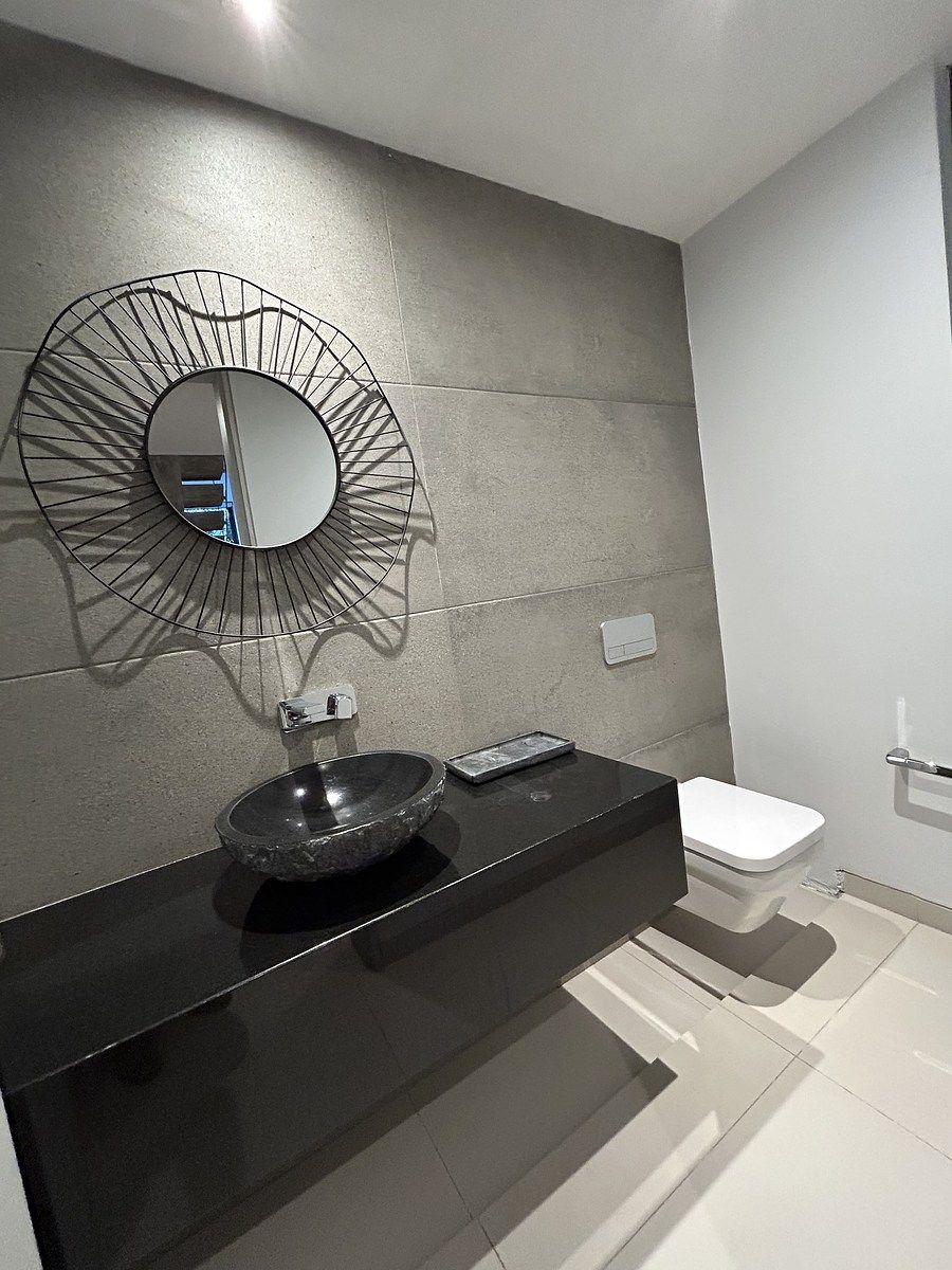 5 de 39: Medio Baño de visitas