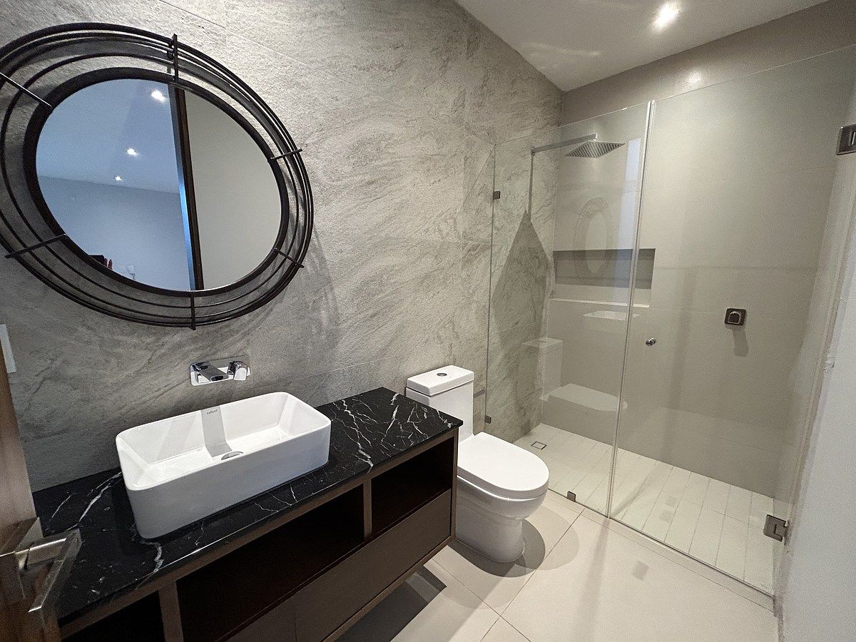 26 de 47: Baño completo area estudio