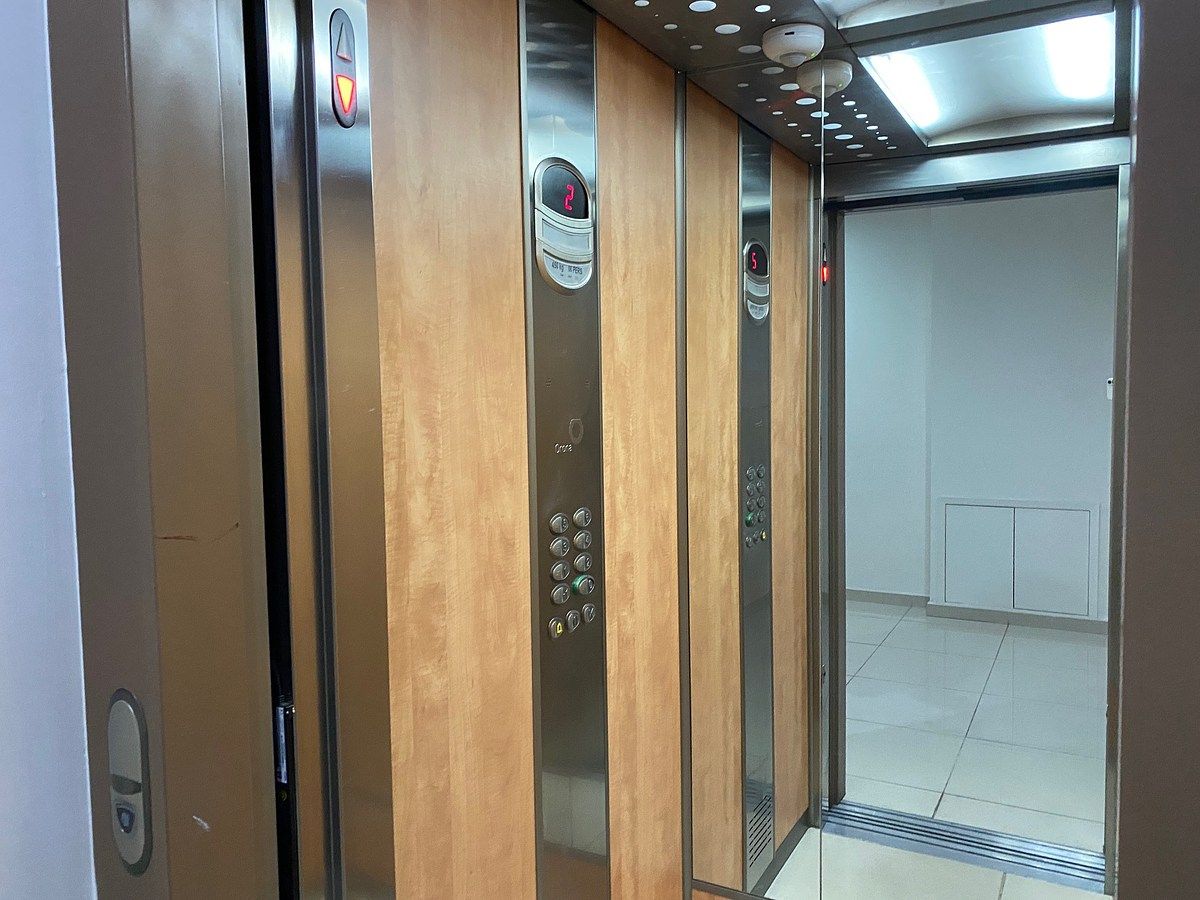 25 of 31: Elevador