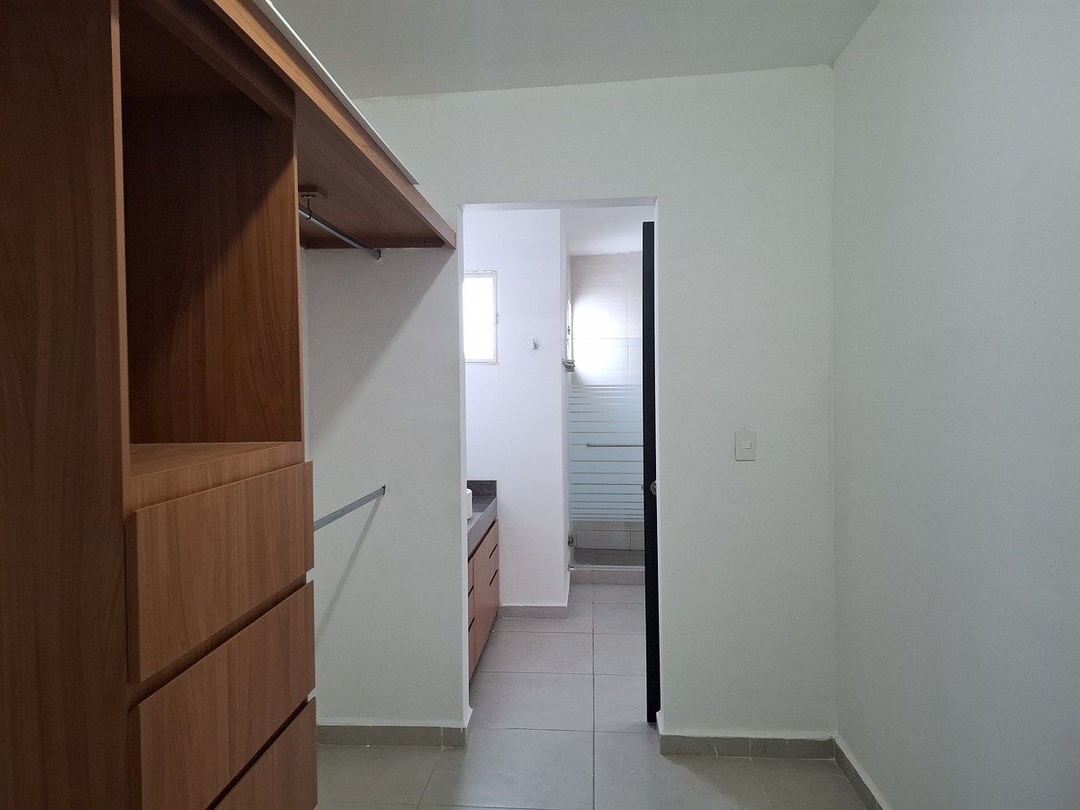 12 de 19: Baño vestidor