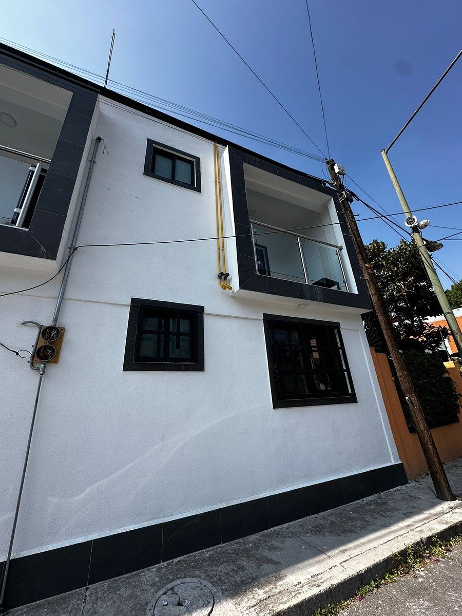 1 de 24: frente Casa