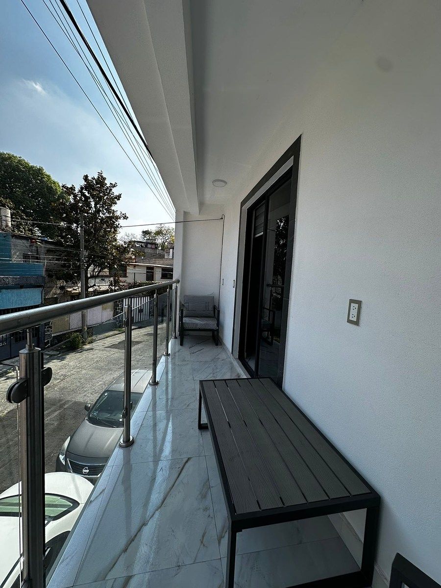 19 de 24: Blacón habitación 4