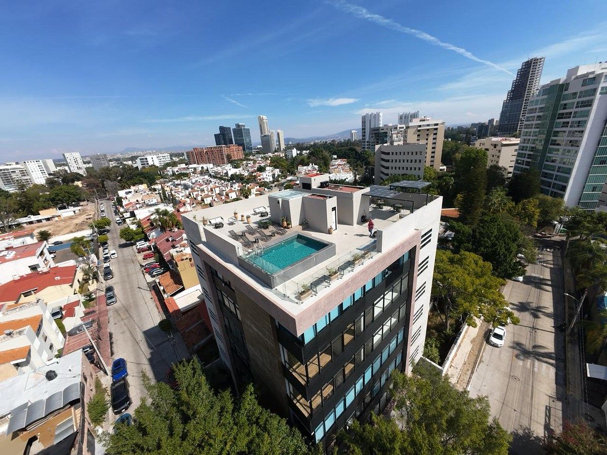 Departamento en Venta en Colomos Providencia en Torre Austra PB (VR)