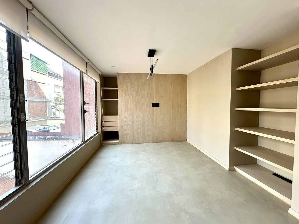 8 of 23: FAMILY ROOM