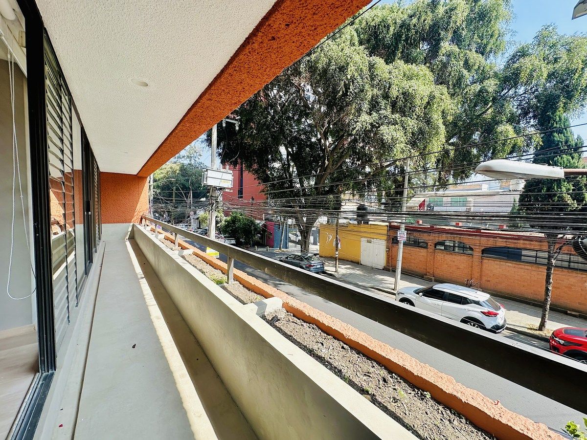 5 of 23: BALCON TODO EL FRENTE