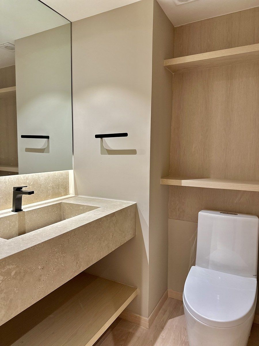 19 of 23: MEDIO BAÑO VISITAS