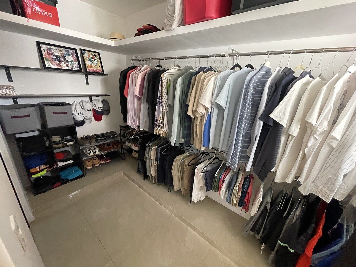 14 of 17: CLOSET VESTIDOR HABITACION PRINCIPAL