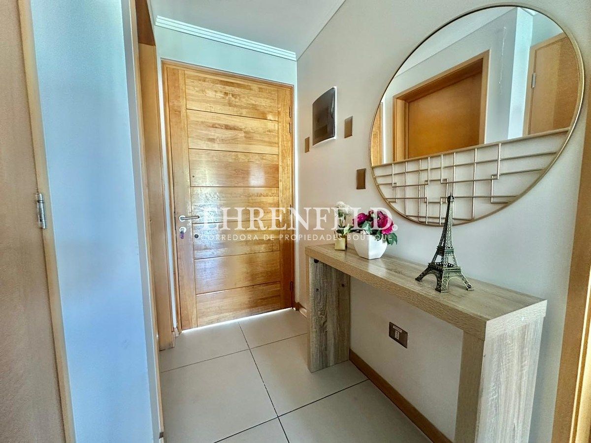 10 de 37: Hall de acceso.