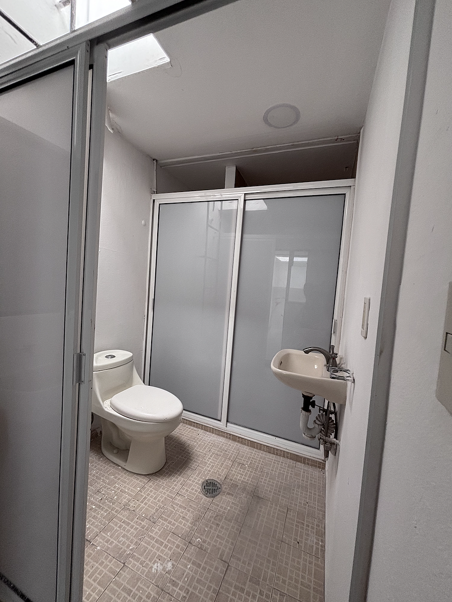 24 of 34: baño cuarto 4