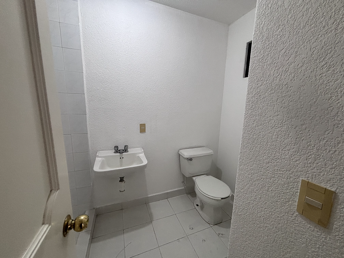 25 de 32: baño cto servicio