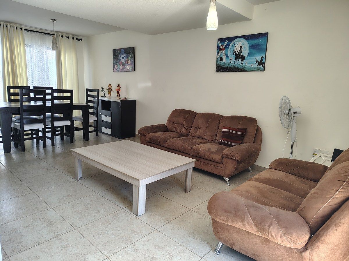 8 of 21: Sala y comedor