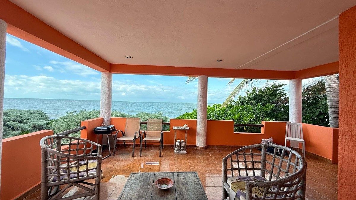 18 de 24: Terraza con acceso al mar