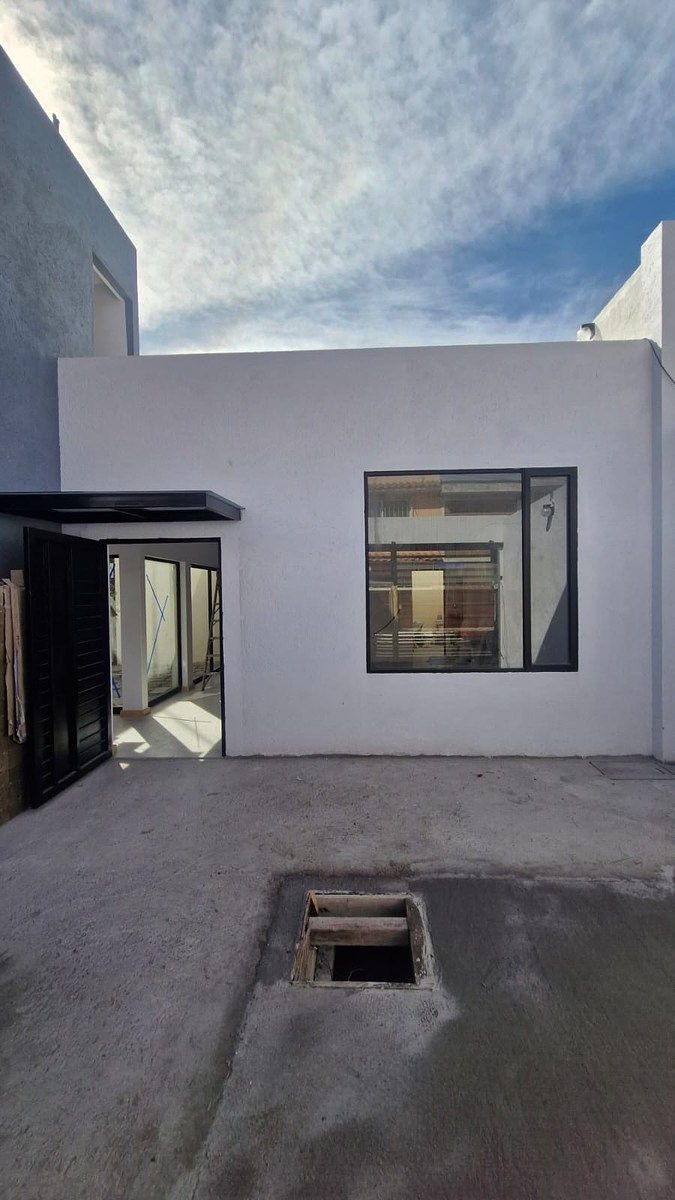 15 of 19: La casa cuenta con cisterna propia