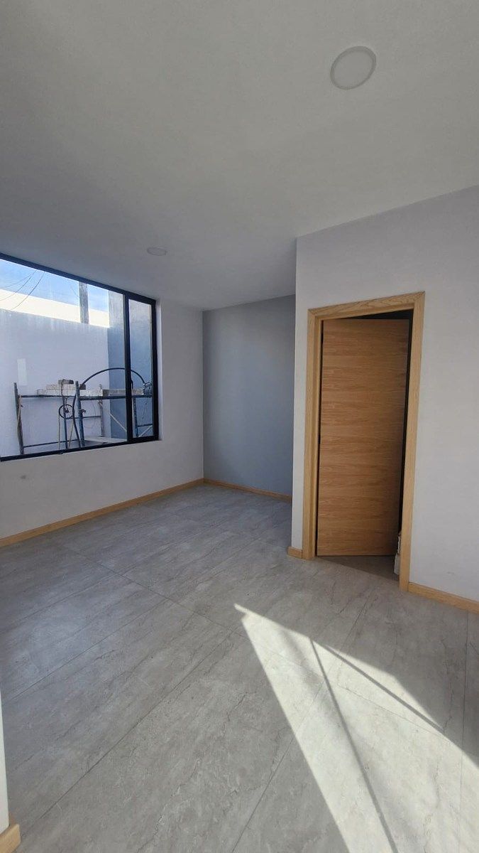 17 of 19: habitación con baño completo de visitas en 2do. nivel