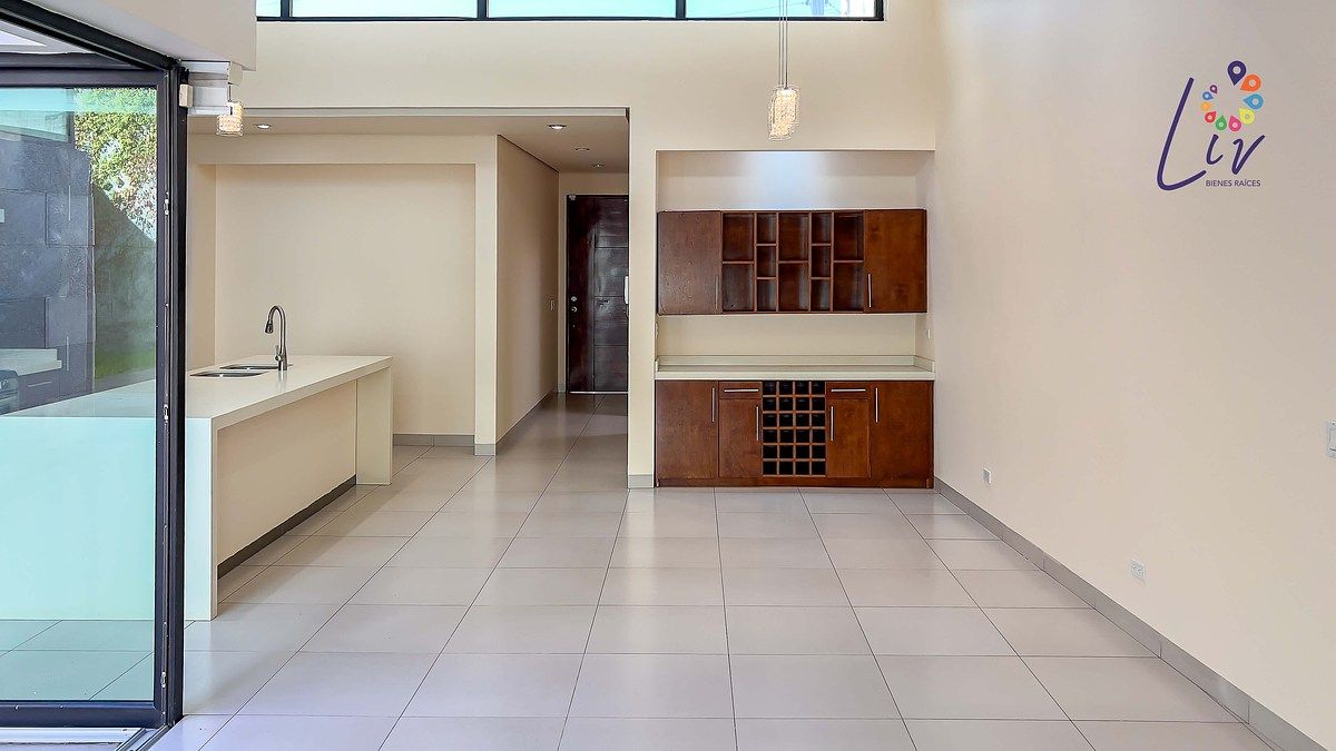 12 de 43: Sala, comedor y barra de bar integrada