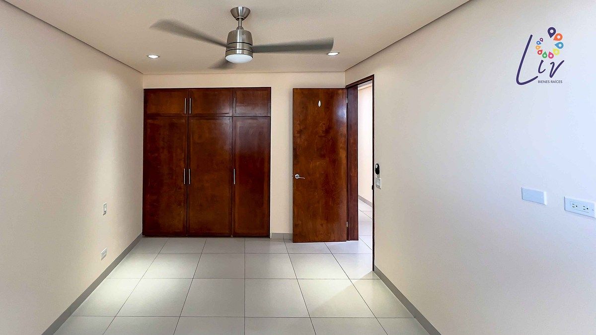 32 de 43: Tercera recámara con closet empotrado