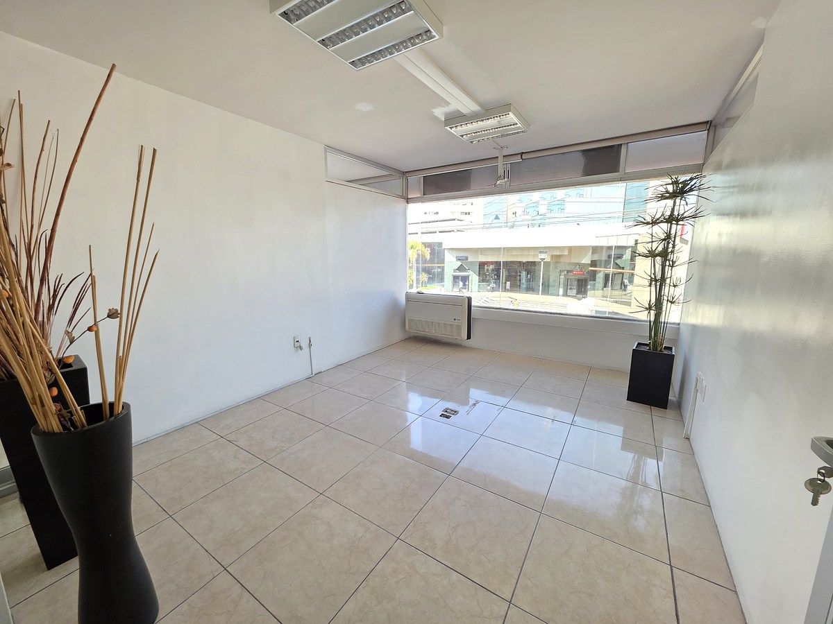 10 de 24: 2a. oficina mediana sin muebles