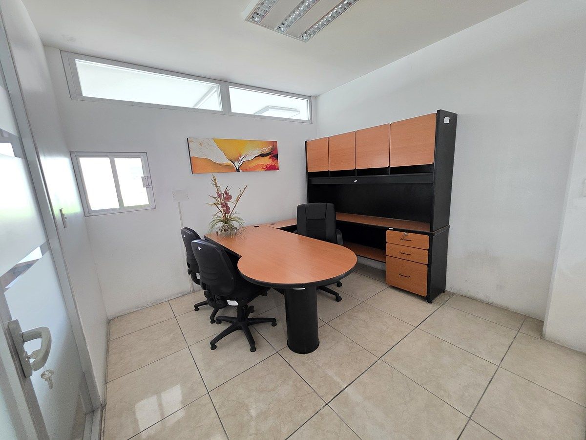 11 de 24: 3a. oficina mediana amueblada