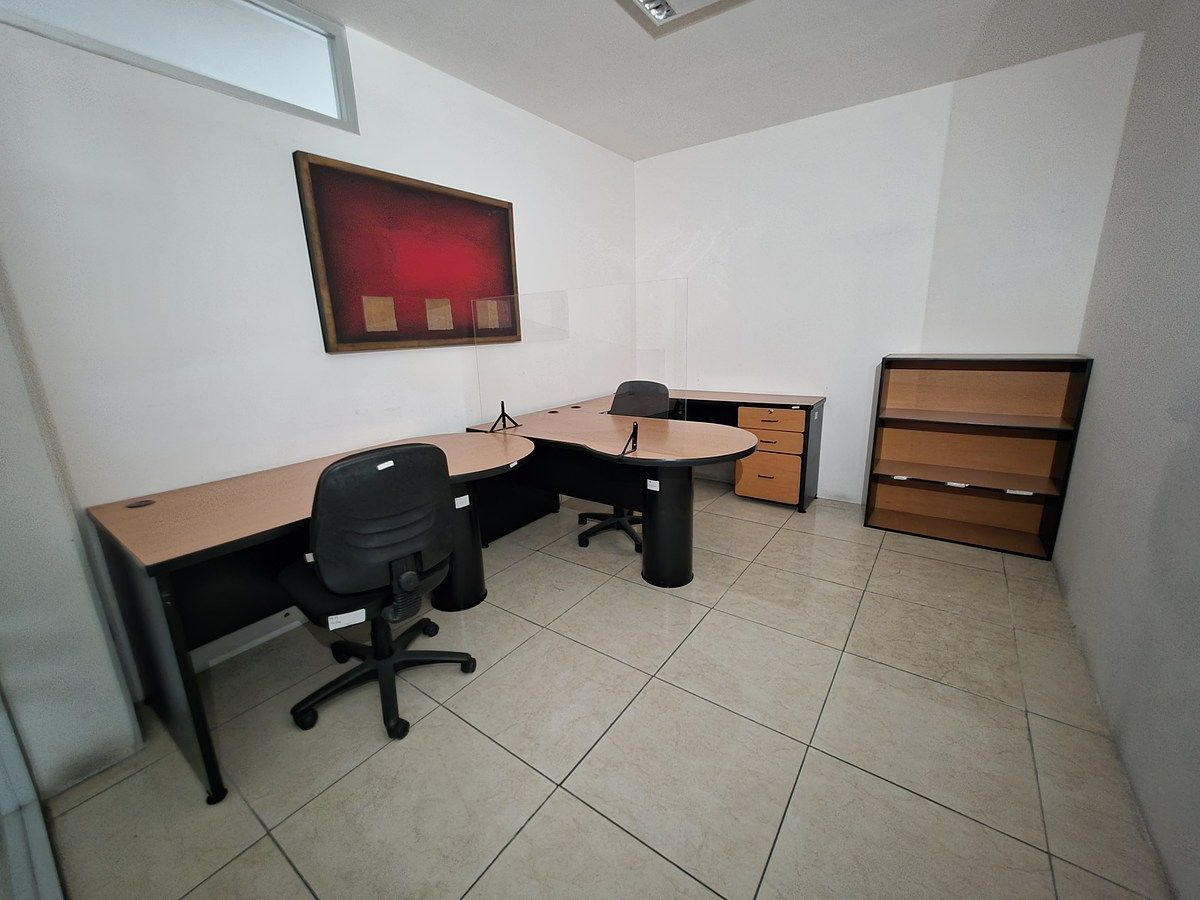 14 de 24: 5a. oficina mediana amueblada