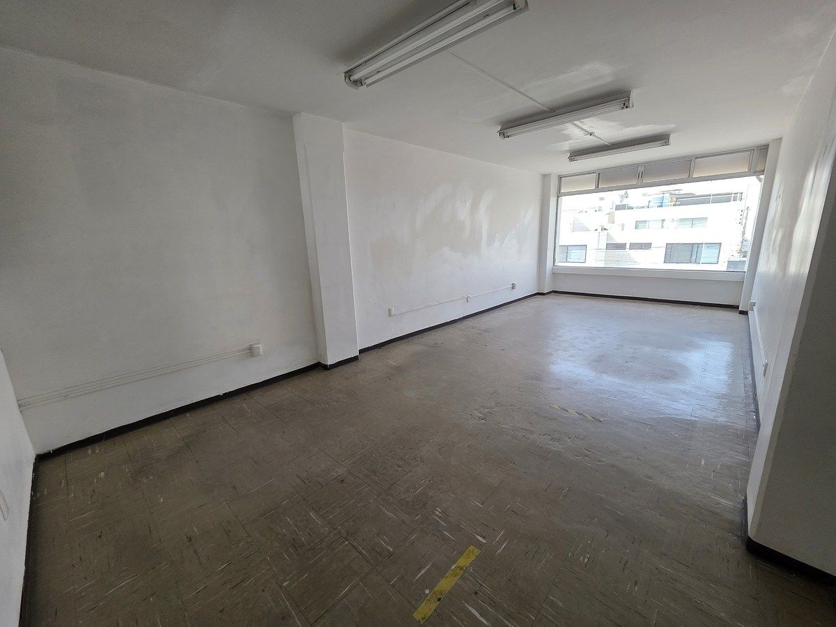 22 de 24: oficina independiente de super tamaño