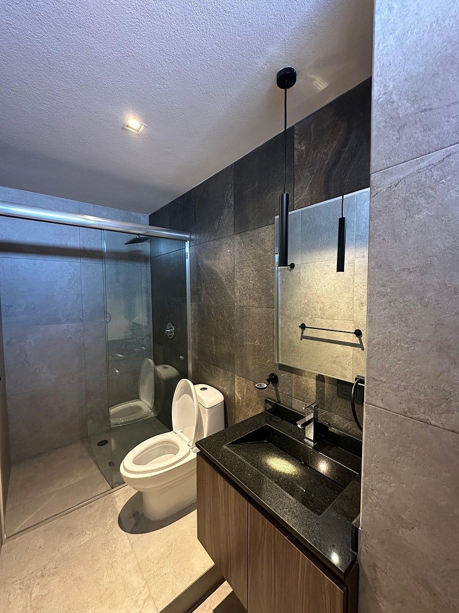 13 de 16: Baño habitación principal