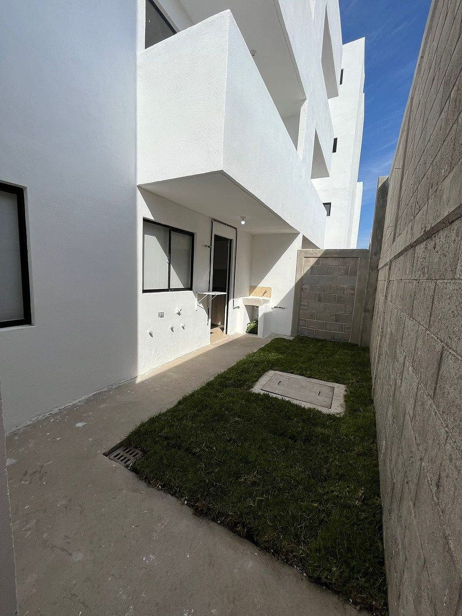 11 of 12: PATIO (PLANTA BAJA)