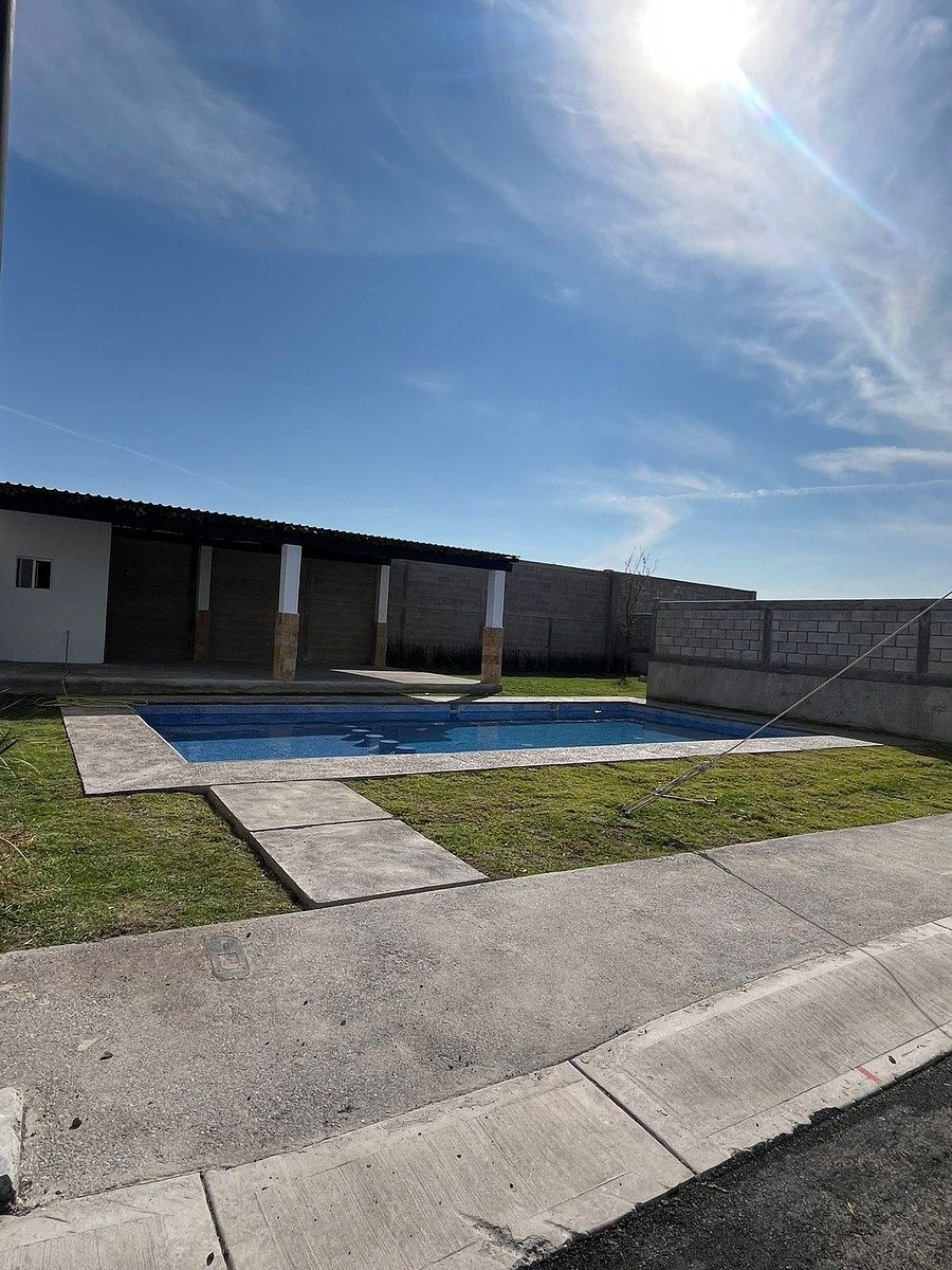 12 of 12: ALBERCA DENTRO DE LA PRIVADA, CLIMATIZADA POR PANELES SOLAR.