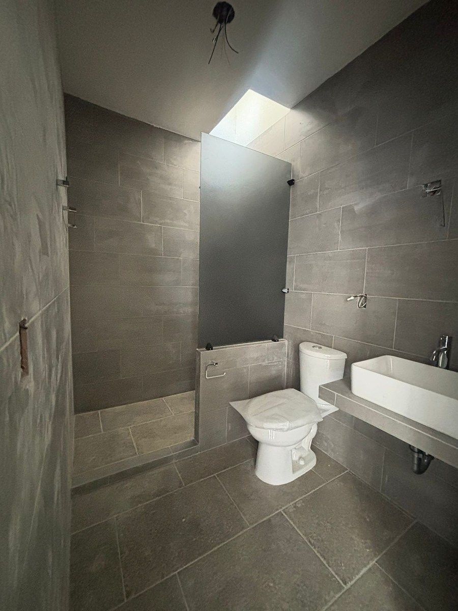 18 de 25: BAÑO COMPLETO